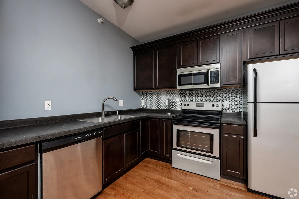 Building Photo - 703 N Walnut St #1