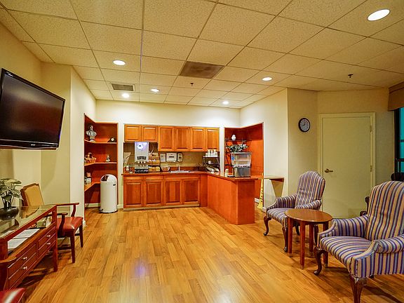 5th image of 900 N Taylor St APT 1222