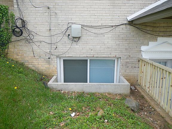  Lawn & window egress 