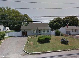 62 Walton St, Brentwood, NY 11717