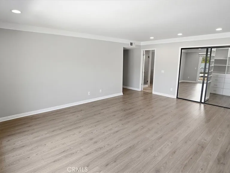321 E Stocker St #301 — Photo 10