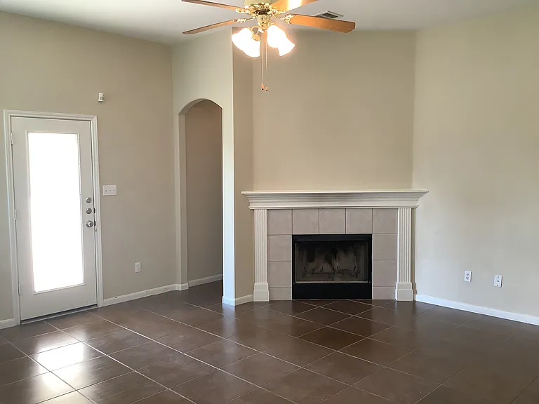 101 Hanstrom Dr — Photo 7
