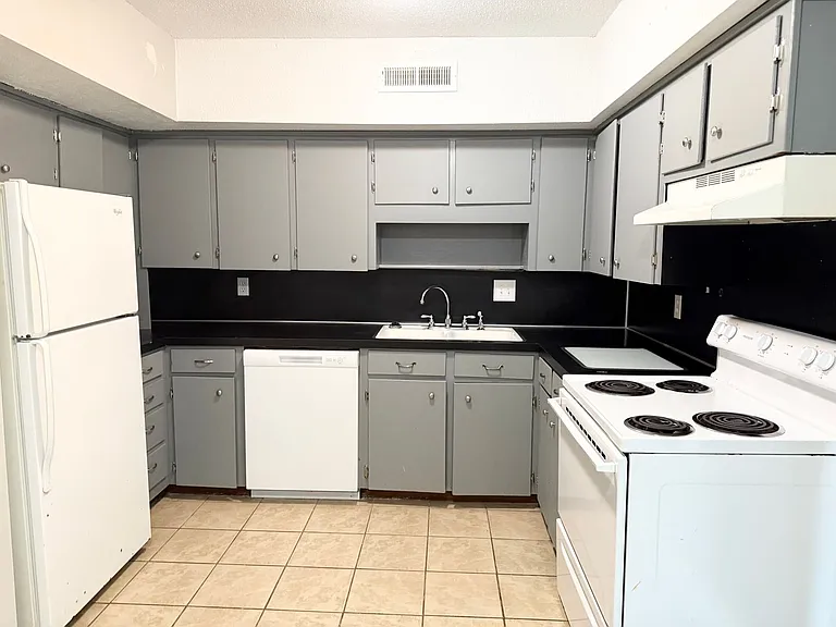 405 17th Ave NE #5 — Photo 8