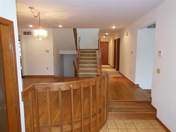 3rd image of 7613 Windy Knoll Dr