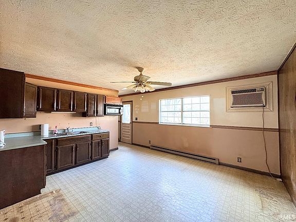 3rd image of 3730 Henry Dr