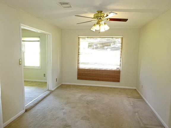 3rd image of 947 Rosewood Dr