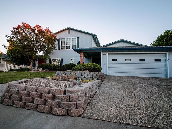 2nd image of 1444 Bridle Ln