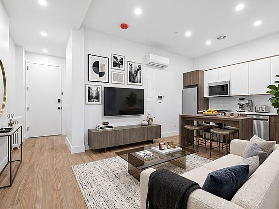 4th image of 379 Hawthorne St #1W