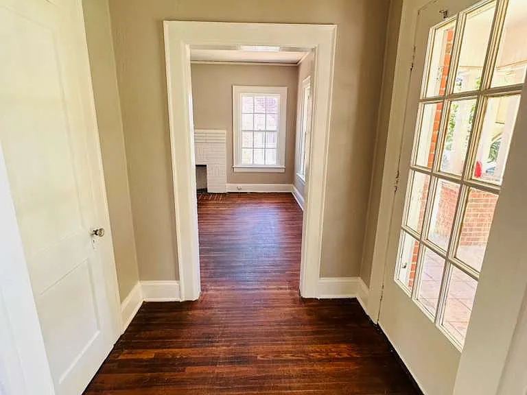 1921 James Ave — Photo 11