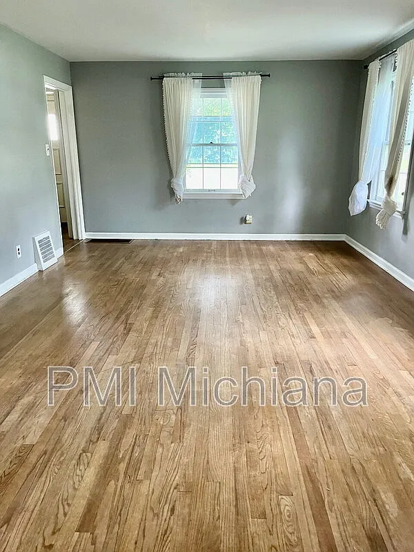 2 bed, 1.5 bath, $1,400 — Photo 3