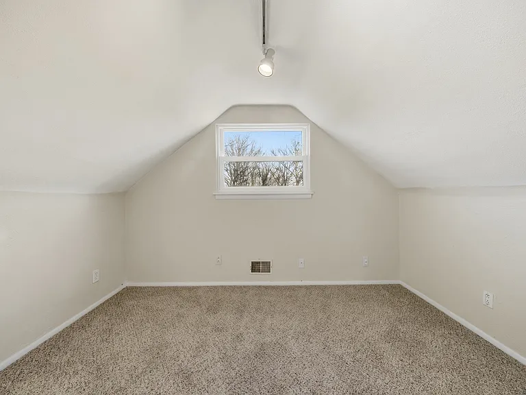 572 Rose Marie Ave — Photo 21