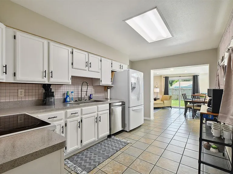 4818 Holiday Dr — Photo 10