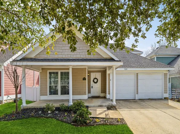 1820 Bridgeport Dr, Aubrey, TX 76227