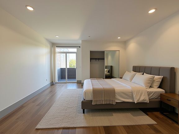 4th image of 14954 Sherman Way #206
