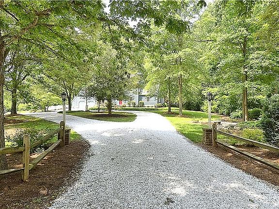 2nd image of 606 Dubois Ct