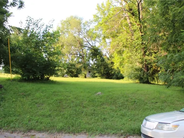 210-214 Springdale Ave, Bonner Springs, KS 66012