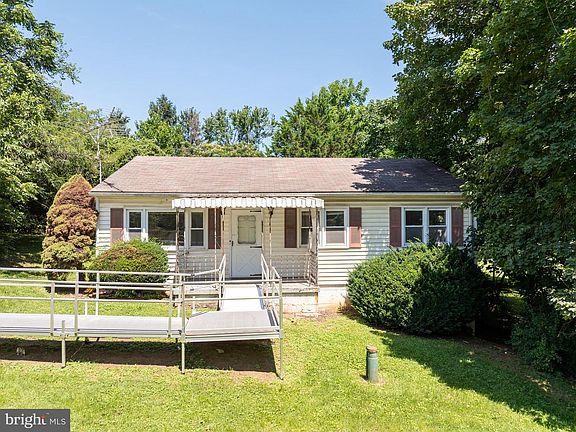 3rd image of 53 Grayrock Rd