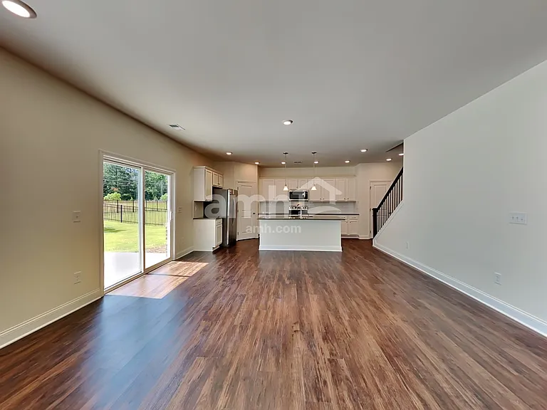 769 Carnaby Ln — Photo 6