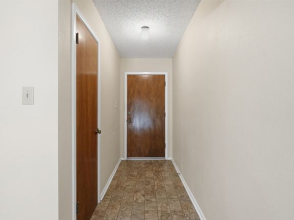 5th image of 760 Comal Ave