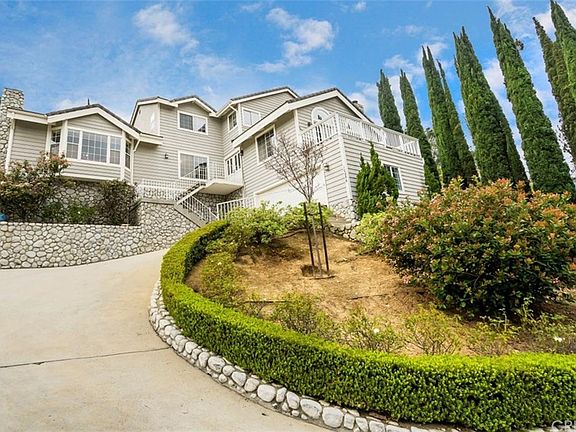 2nd image of 10256 Sunland Blvd