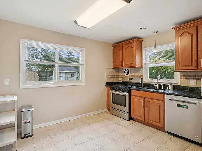 1096 Truwood Dr — Photo 10