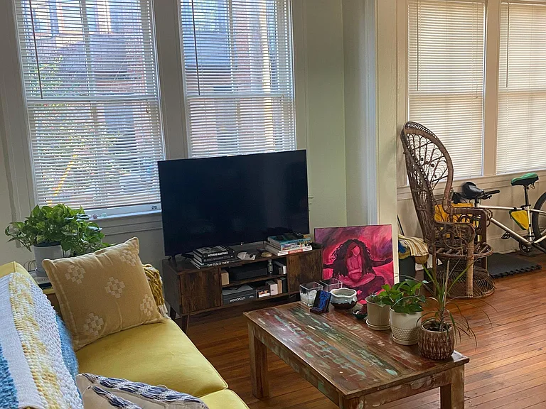 251 Robert St #6 — Photo 3