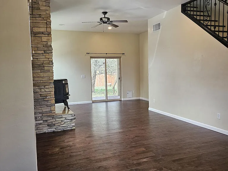 1279 Flag Hollow Rd — Photo 3