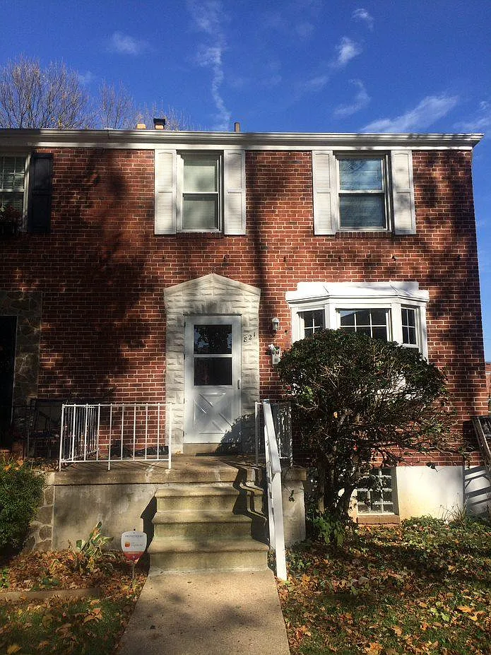 3 bed, 1280 sqft, $2,300 — Photo 1