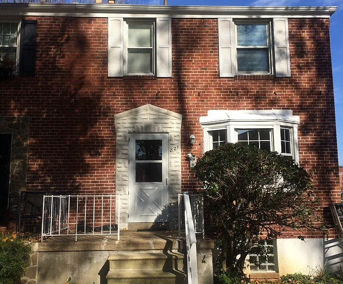 821 Wedgewood Rd — Photo 1
