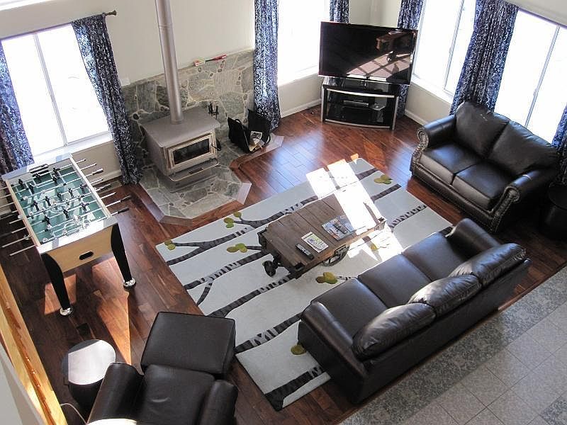 1st image of 1369 Knoll Ln