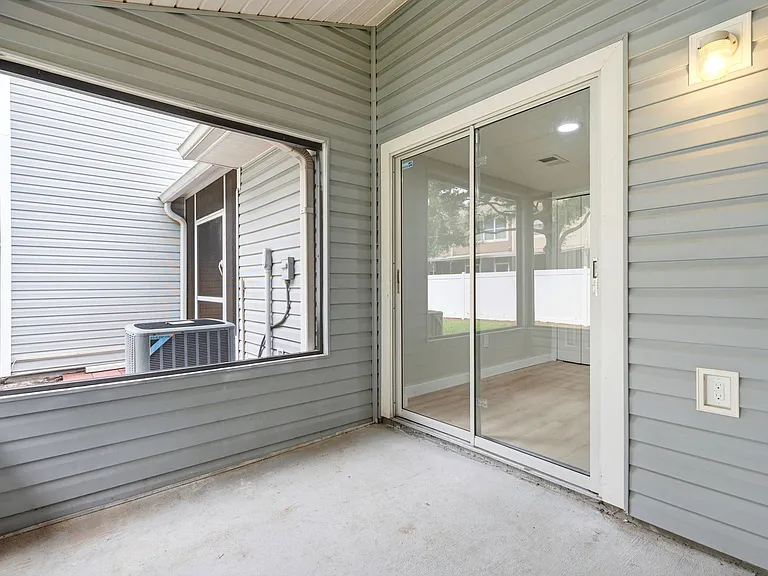 8511 J R Manor Dr — Photo 37