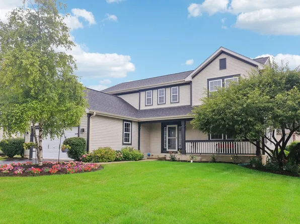 835 N Overlook Cir, Round Lake, IL 60073