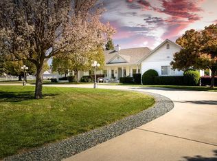 9800 Stanislaus River Dr, Oakdale, CA 95361