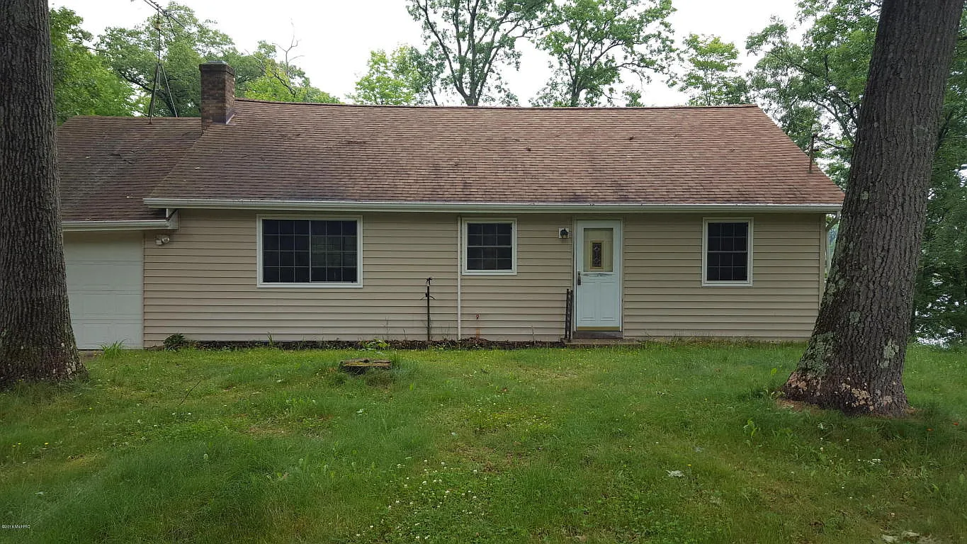 5023 E M 82 photo 1