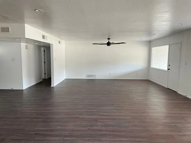 3 bed, 1818 sqft, $2,100 — Photo 2
