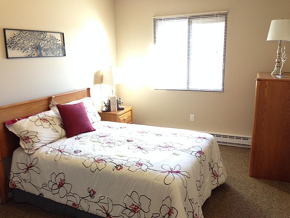 5th image of 917 Silver Lake Dr APT 13