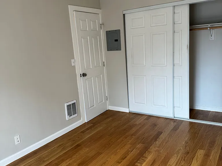 1517 Macarthur Blvd #11 — Photo 10