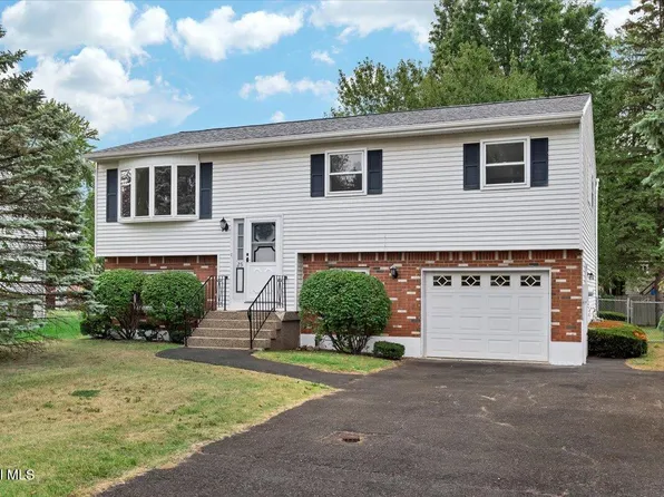 25 Lynn Drive, Colonie, NY 12205