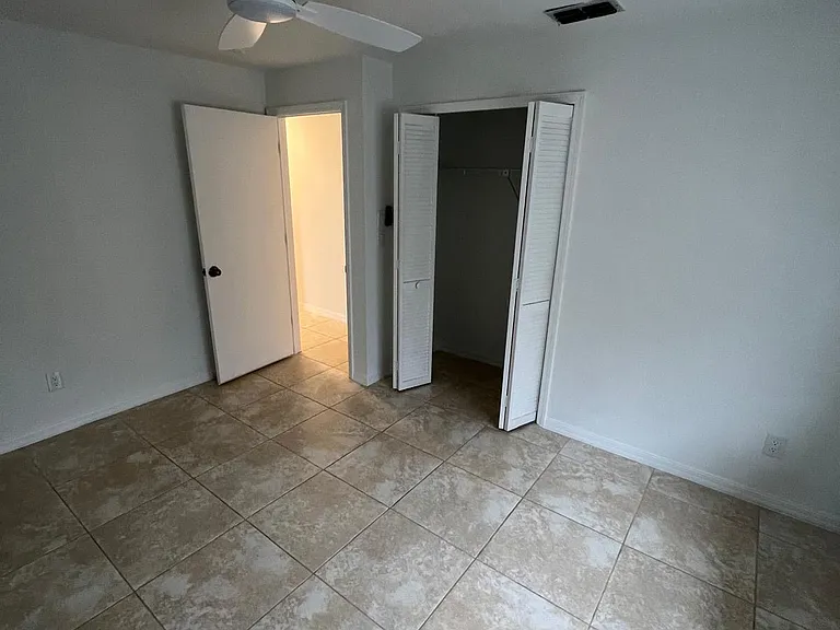 1016 SE 8th St #7 — Photo 16