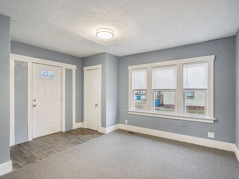 702 Fenimore Ave — Photo 2