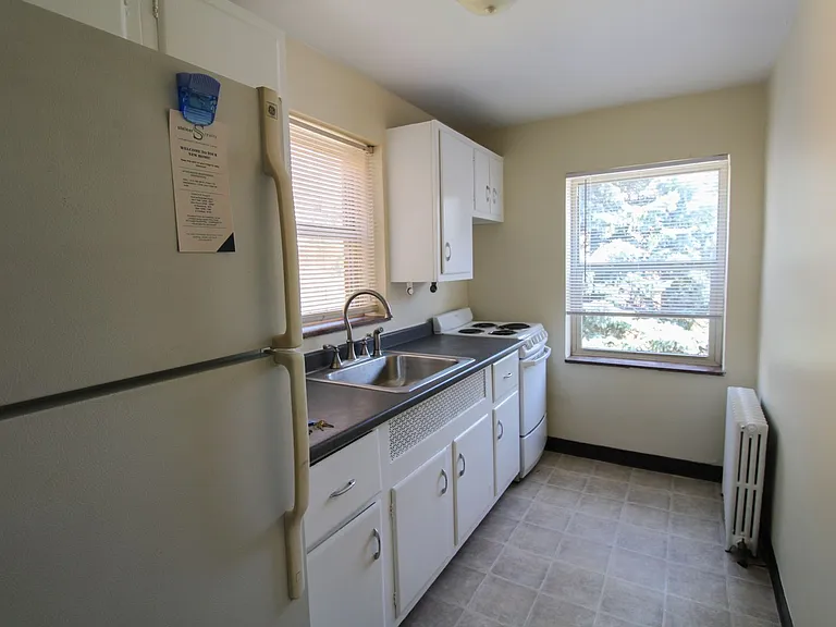 219 Lincoln Ave — Photo 3