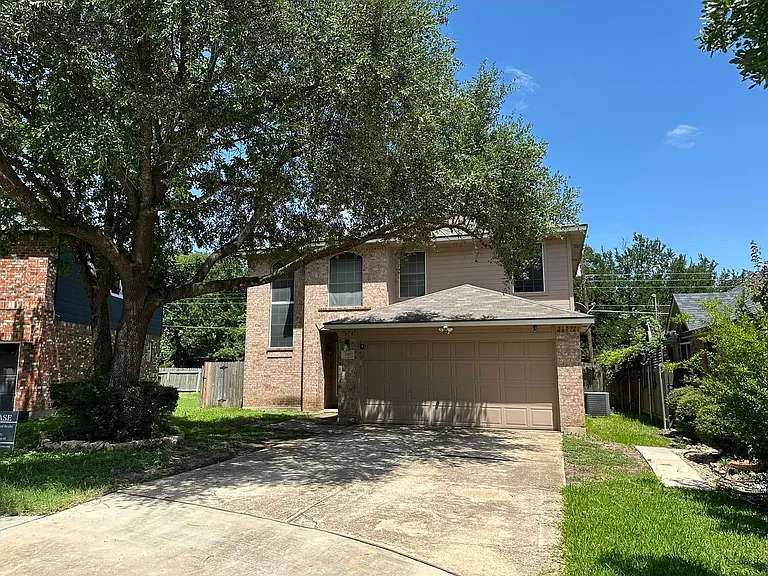 1917 White Oak Cir — Photo 3