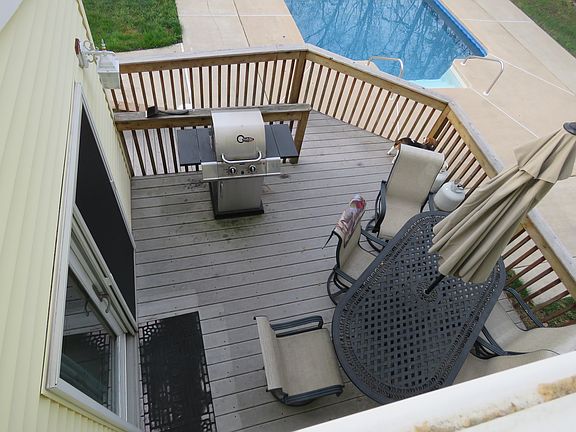 Back Deck includes ramp