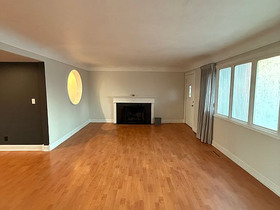 Living room, other view.