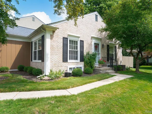 1266 Windmill Ct, Rochester, MI 48306