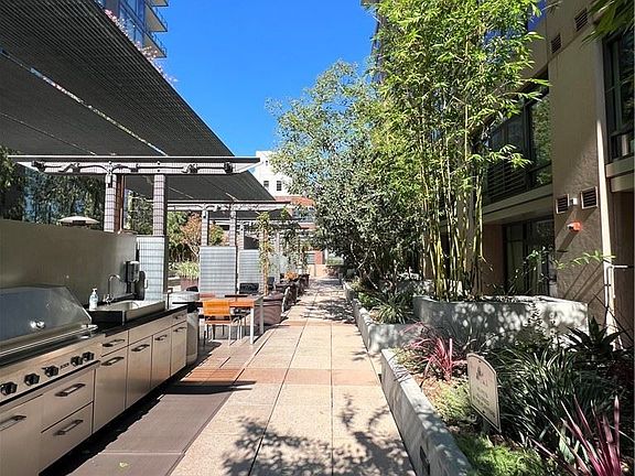 5th image of 1100 S Hope St APT 606