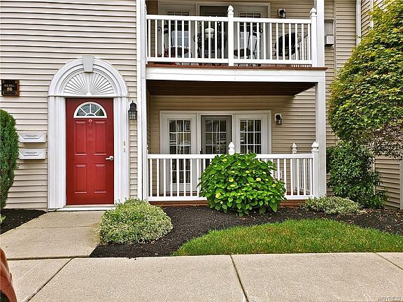 2nd image of 8 Brookfield Ln Unit 3