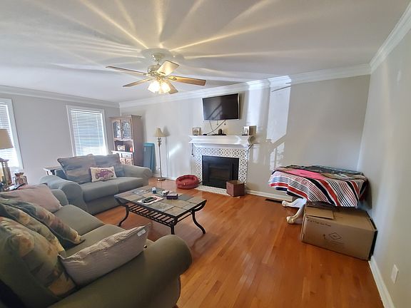 2nd image of 2418 Bennington Dr