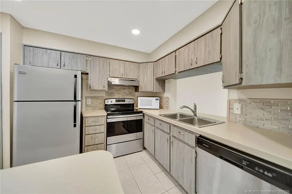 2 bed, 2.0 bath, 938 sqft, $2,000 — Photo 4