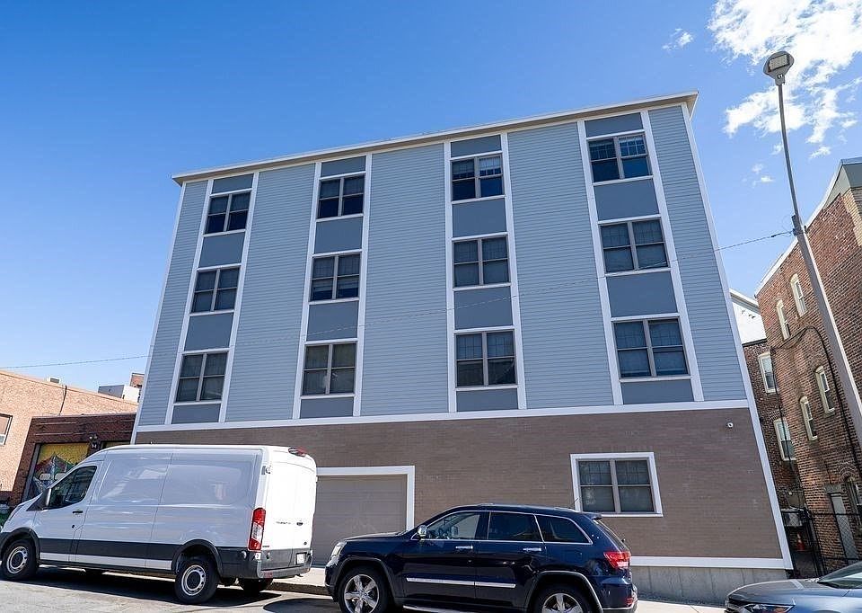 1st image of 332 Talbot Ave Floor 4-14